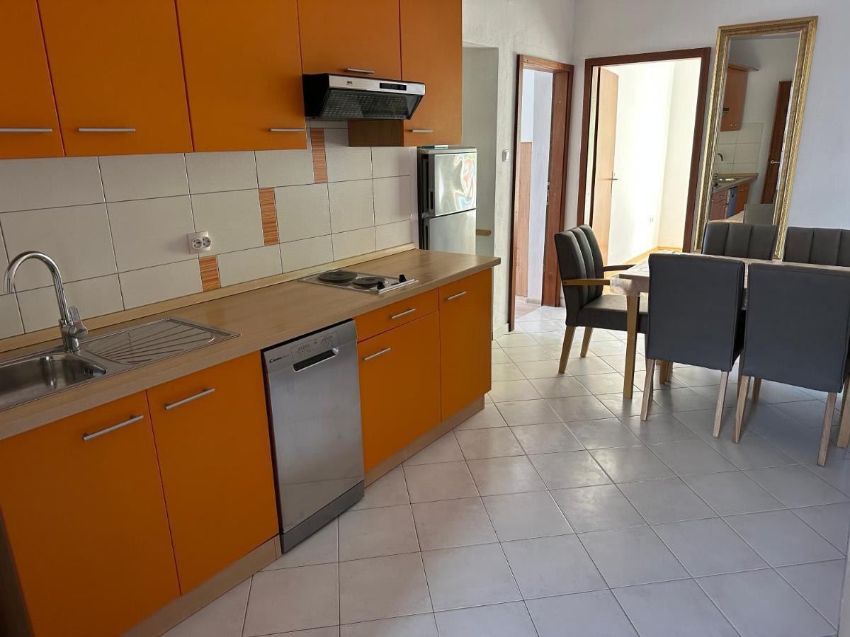 App 4 - 6 Persons Direct On The Seaside, 1St Floor Apartment Ljubač Екстериор снимка